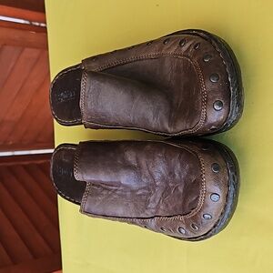Born Womens Brown Leather Studded Slide On Clogs Mules W61756 Size 9